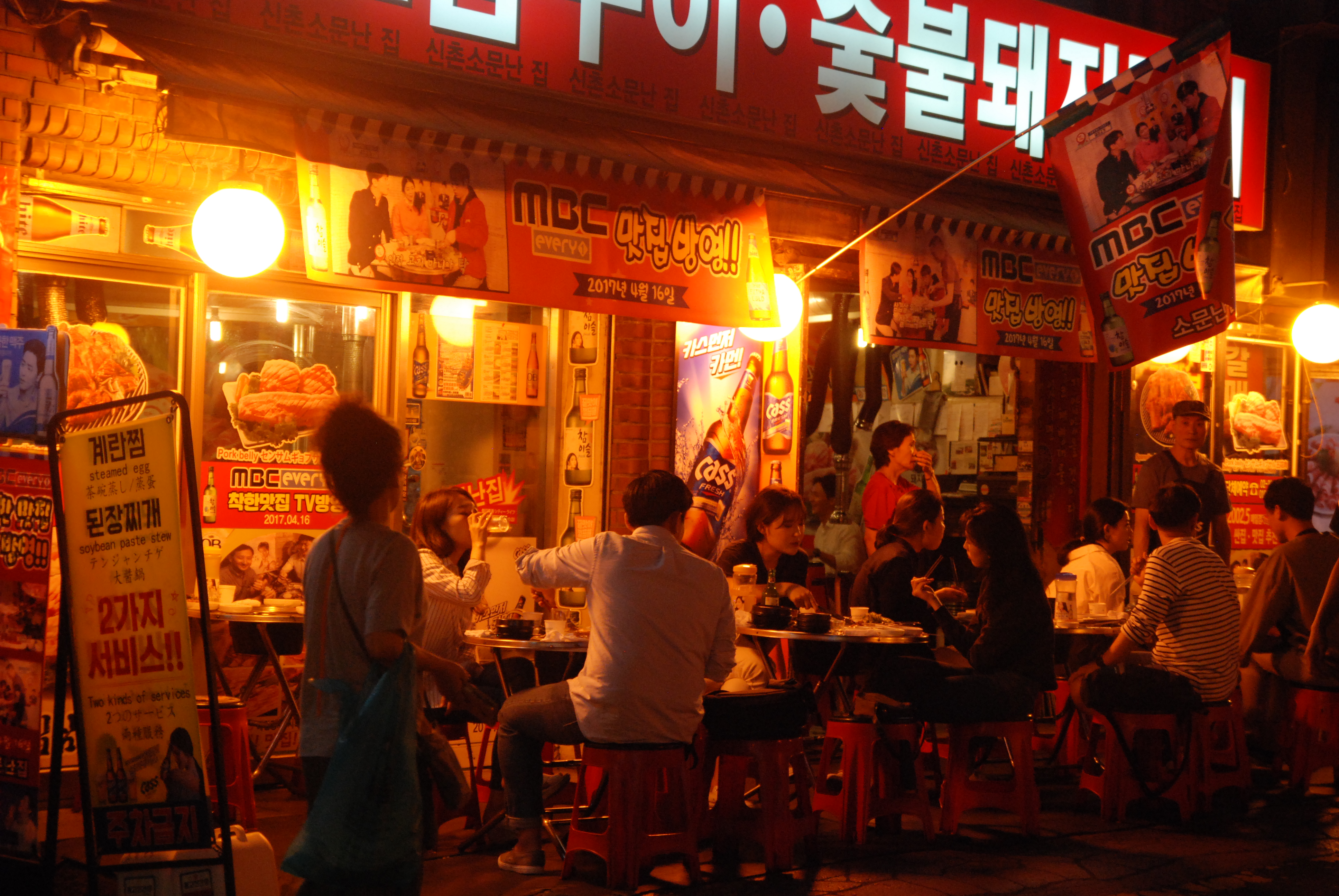 韩国紫菜包饭年糕,韩国美食一条街紫菜饭