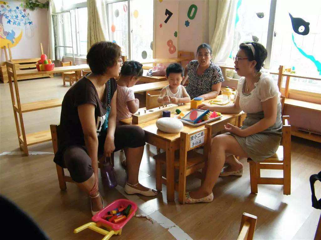 老师生孩子家长群随礼,老师生孩子了家长要送礼吗