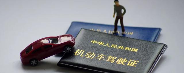 a2驾驶证可以开23座中巴吗,a2驾驶证60岁以后还能开什么车