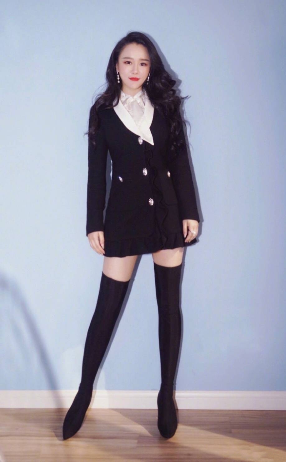 冉莹颖发文调侃手受伤,冉莹颖受伤手缠纱布