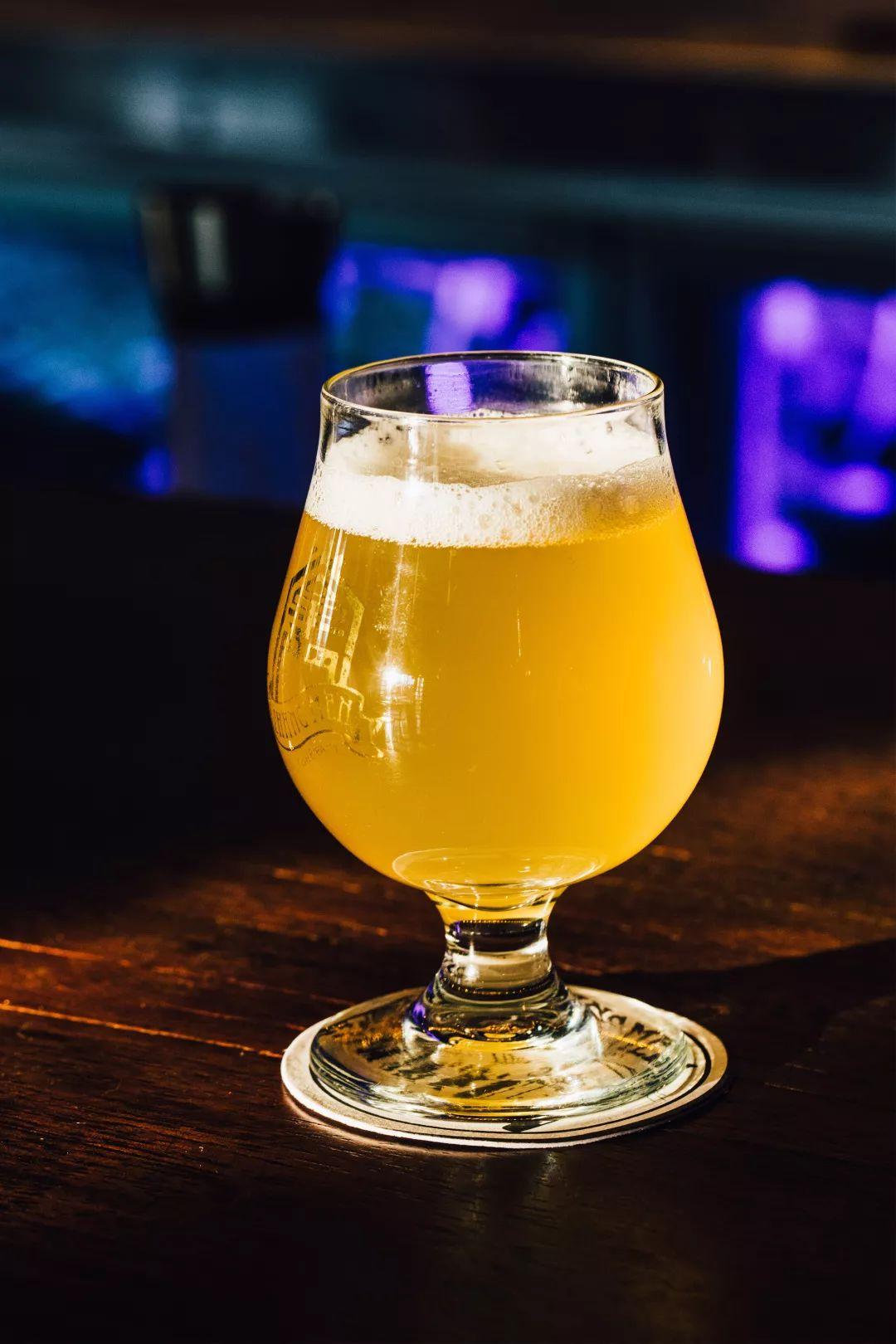 外国人喝中国精酿,外国人喝的真正的精酿