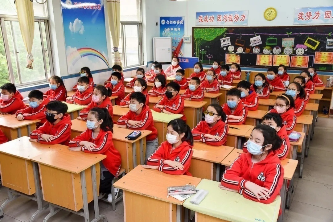 雪峰小学开学第一天的视频,桃源小学开学第一天