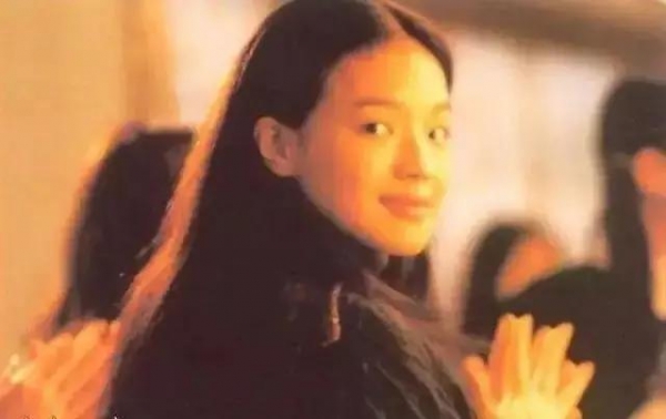 她19岁拍全裸写真，20岁一脱成名，性感女神舒淇的成长路