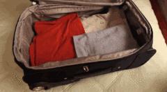 提醒乘客注意自己的随身物品,乘客携带违禁物品被查到会备案吗