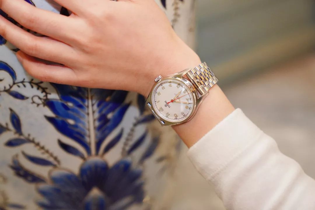 穿搭||把梅花戴上手腕，将魅力藏进时间