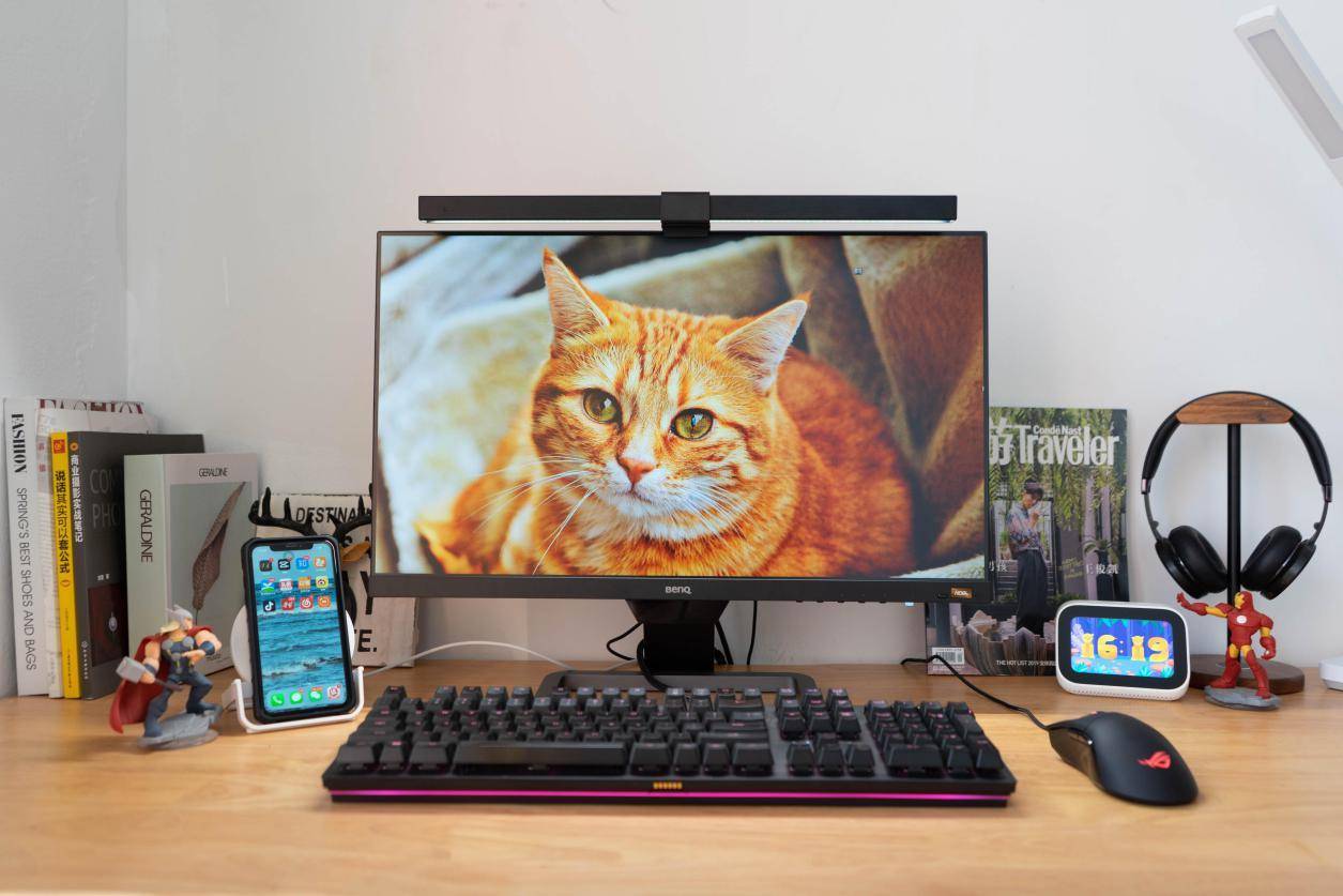 柔光不刺眼，夜间照明更舒适，体验如鱼生活非对称屏幕挂灯