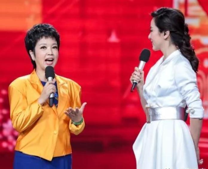 从央视主持人，到23年只饰演周总理夫人，黄薇因4次意外改变命运