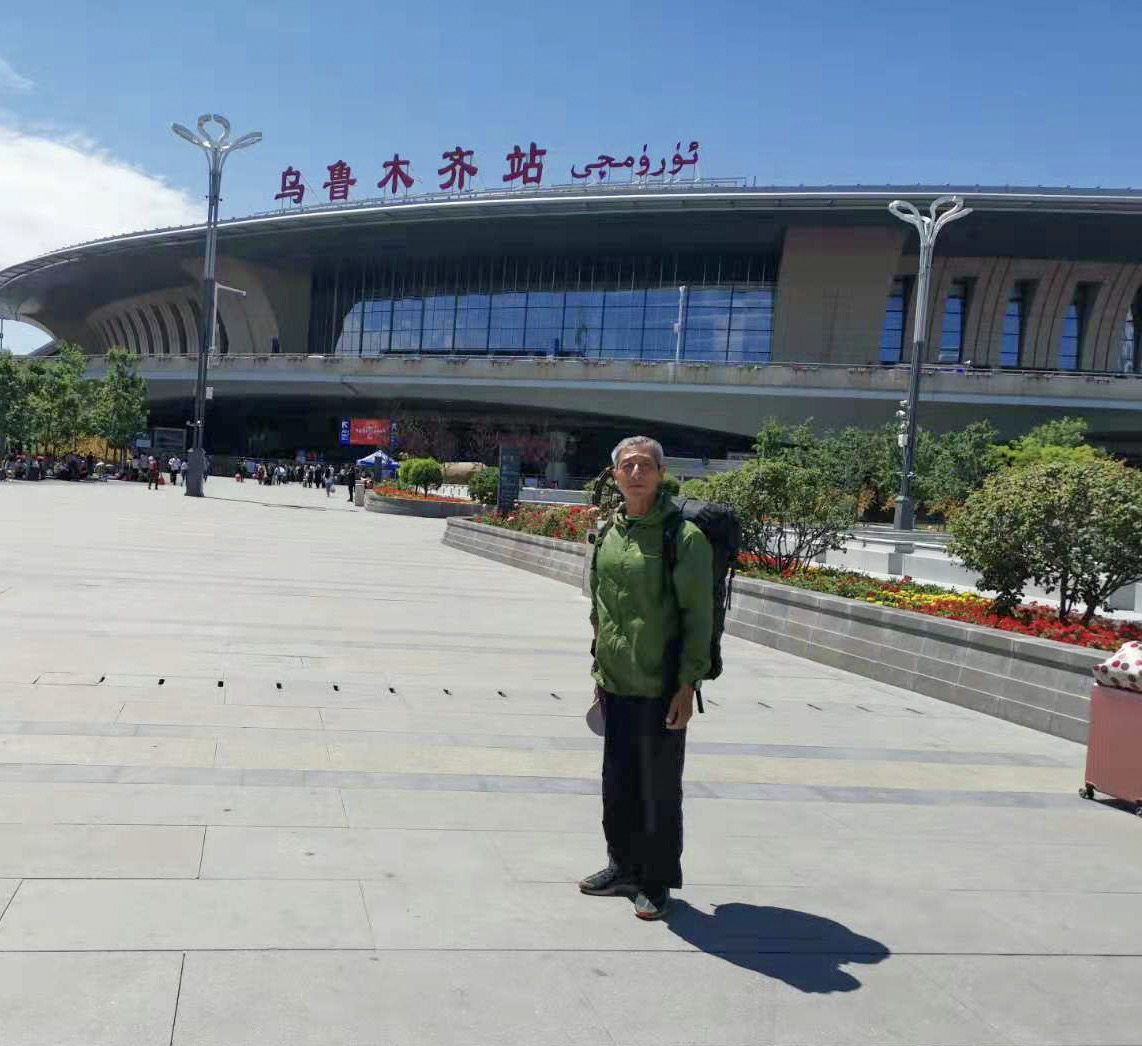 65岁老人新疆免费旅游一览表,66岁大爷游新疆