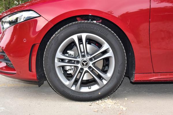 奔驰a级车评,奔驰a级空间大小测试