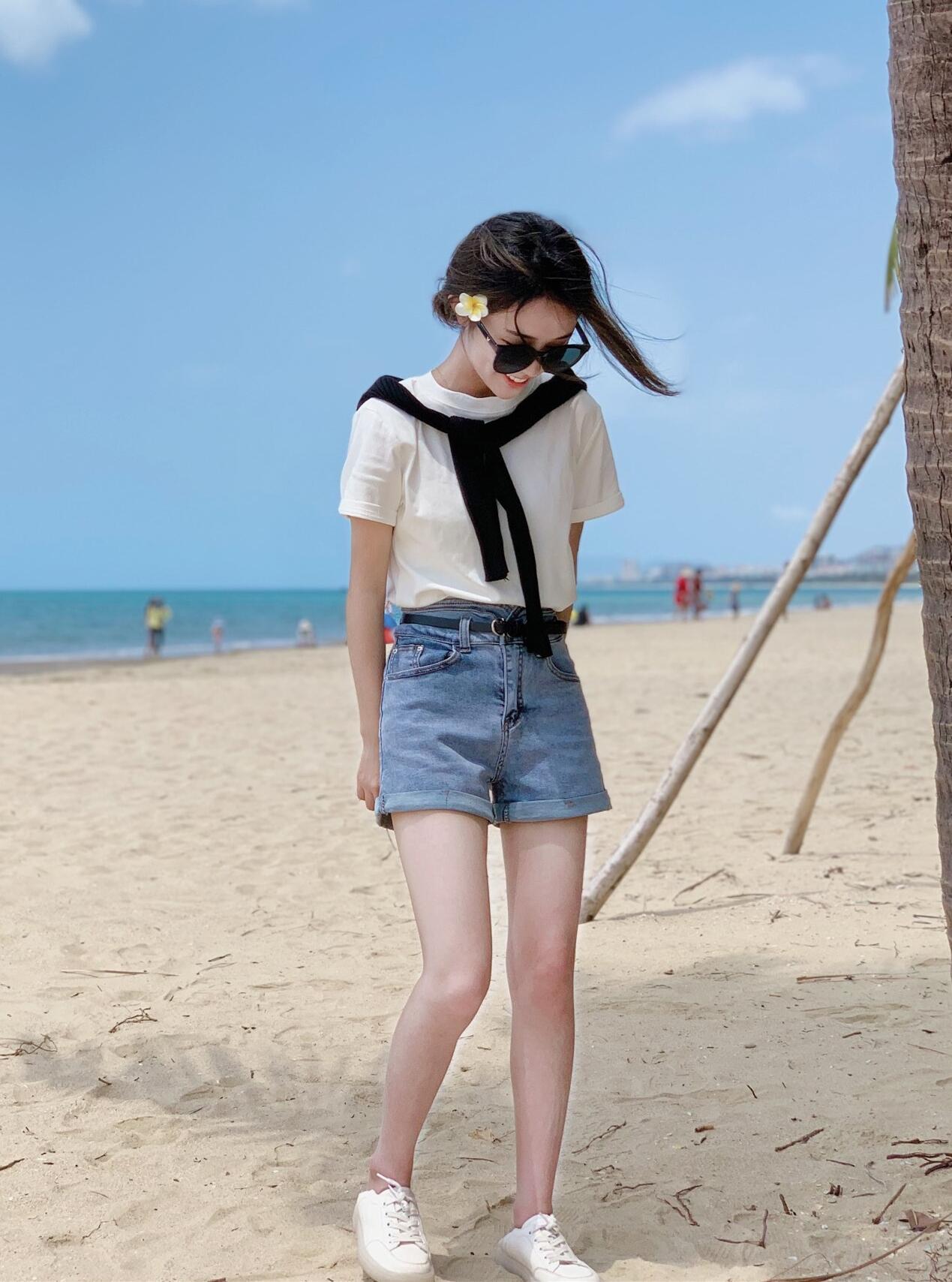 夏天男生黑色短裤搭配什么上衣,白色短裤配什么上衣和鞋子好