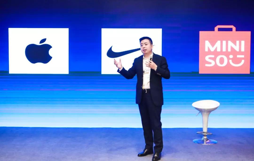 狂喷马云，爱看李嘉诚自传，他出身放牛娃如今却100亿身家