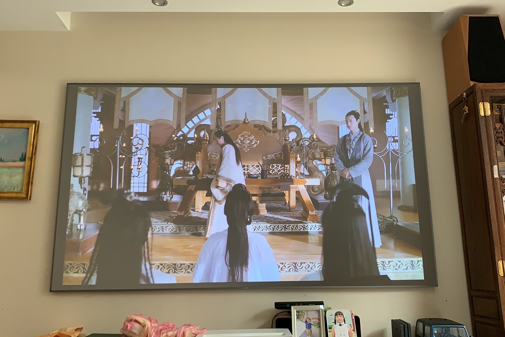 100寸液晶电视与激光电视对比,85寸的选液晶电视还是激光电视