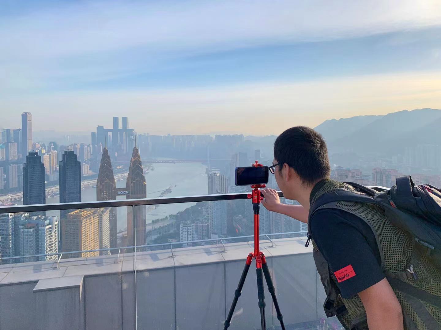 手机云台稳定器360度智能跟拍神器,教你用手机拍出摄影大师的照片