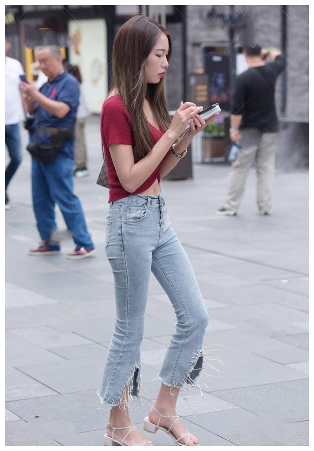 穿牛仔裤的小姐姐腰有多细,好身材牛仔裤小姐姐