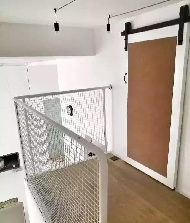 为了女儿买76㎡学区房，改造后竟被隔出8间房！客厅就有40㎡