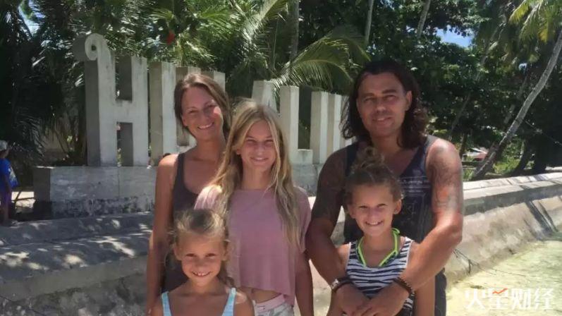 荷兰商人卖房卖车*哈梭***币特比**，带老婆孩子全世界流浪：这感觉倍爽