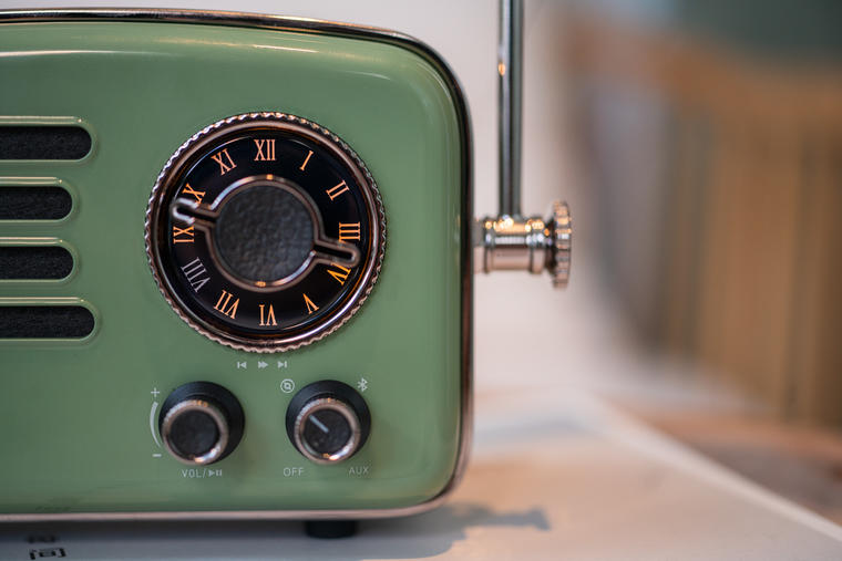 猫王旅行者2号蓝牙音箱怎么听歌,猫王旅行者2号收音机如何听广播