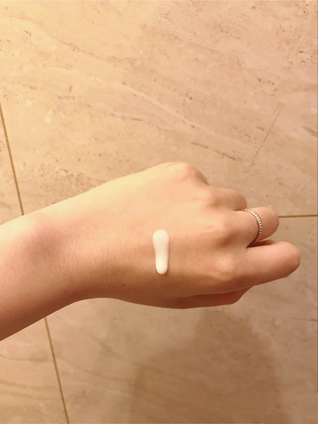 雅诗兰黛和兰蔻哪个精华更好用,雅诗兰黛和兰蔻抗老精华哪个好