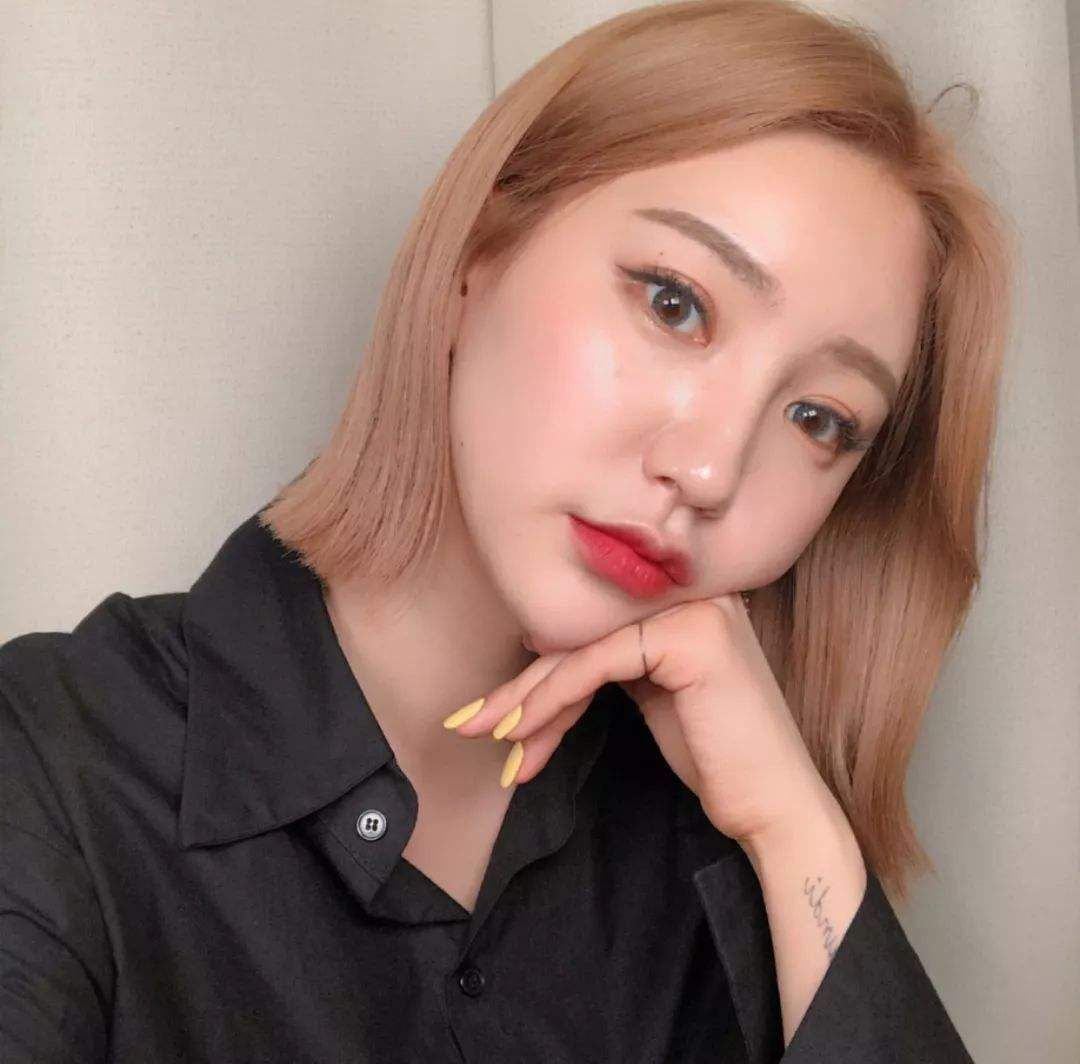 今年很流行的齐脖短发超显脸瘦的,超好看的齐肩短发