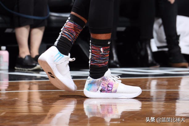 哈勒尔秀个性定制！3月12日NBA赛场球鞋赏析