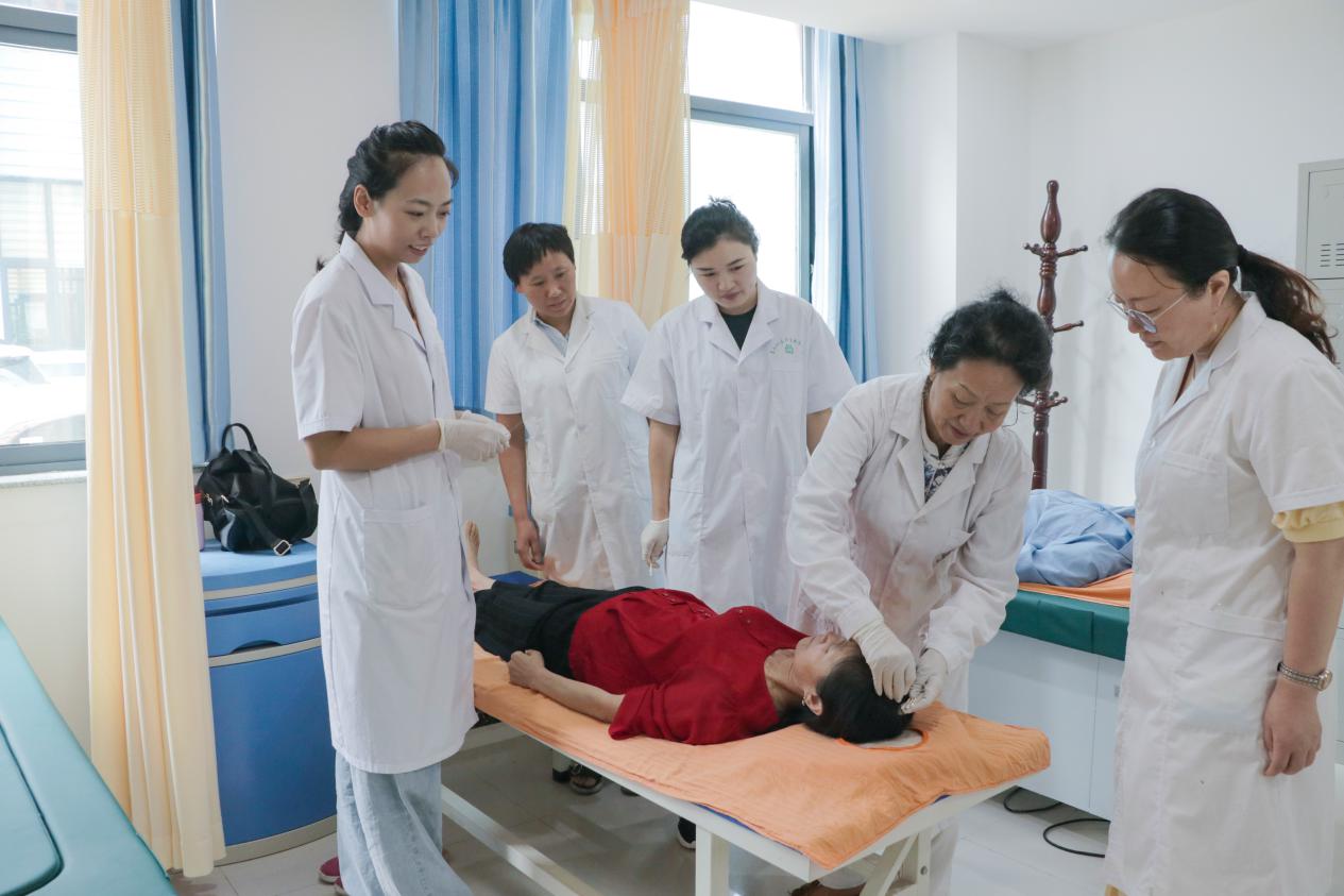 记李氏圆炁针第六代传承人——李威大夫