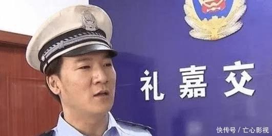 老人摔倒过路男子义无反顾扶起,好心扶起摔倒的老人反被讹短视频