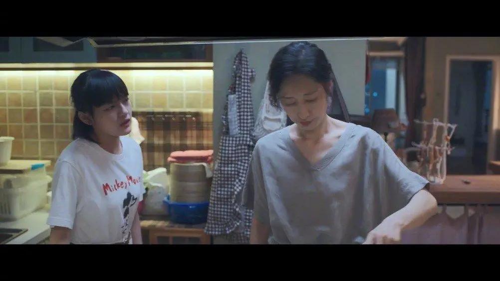 网友发文吐槽生活结果评论区,有人吐槽生活的不易怎么评论