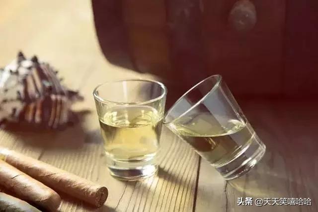 陈年白酒有什么特点,白酒呈黄色有沉淀物是什么原因