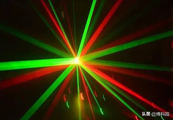 完美的光源！完全吸收某种颜色的光，随机反激光器