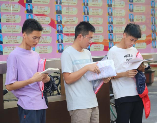 一袭盛兴红，满屏心中爱|贴心服务为盛兴学子保驾护航