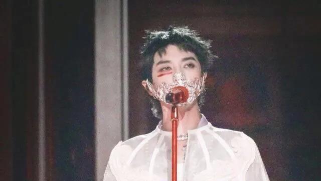 整容、劈腿、被喊老公?华晨宇被圈外女猛锤,人设崩塌