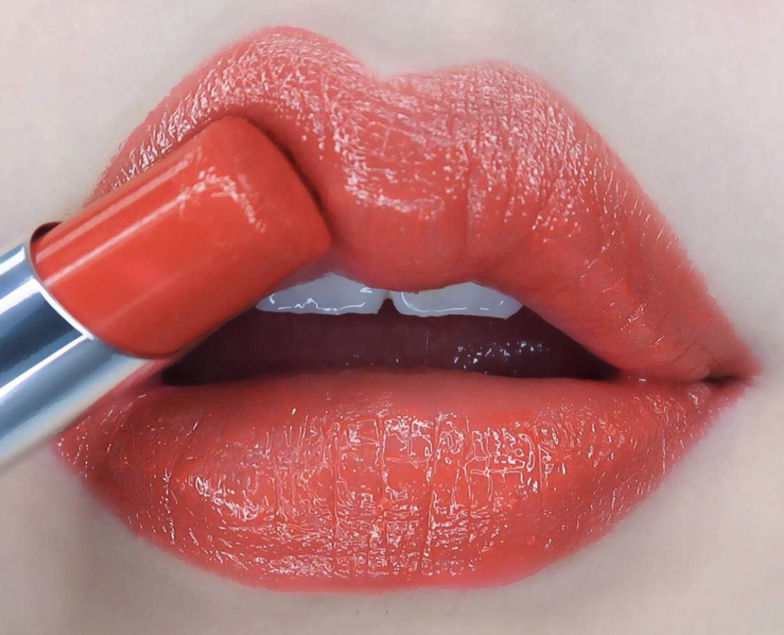 心甘情愿的被“口红经济”套路：口红就是生活的百忧解