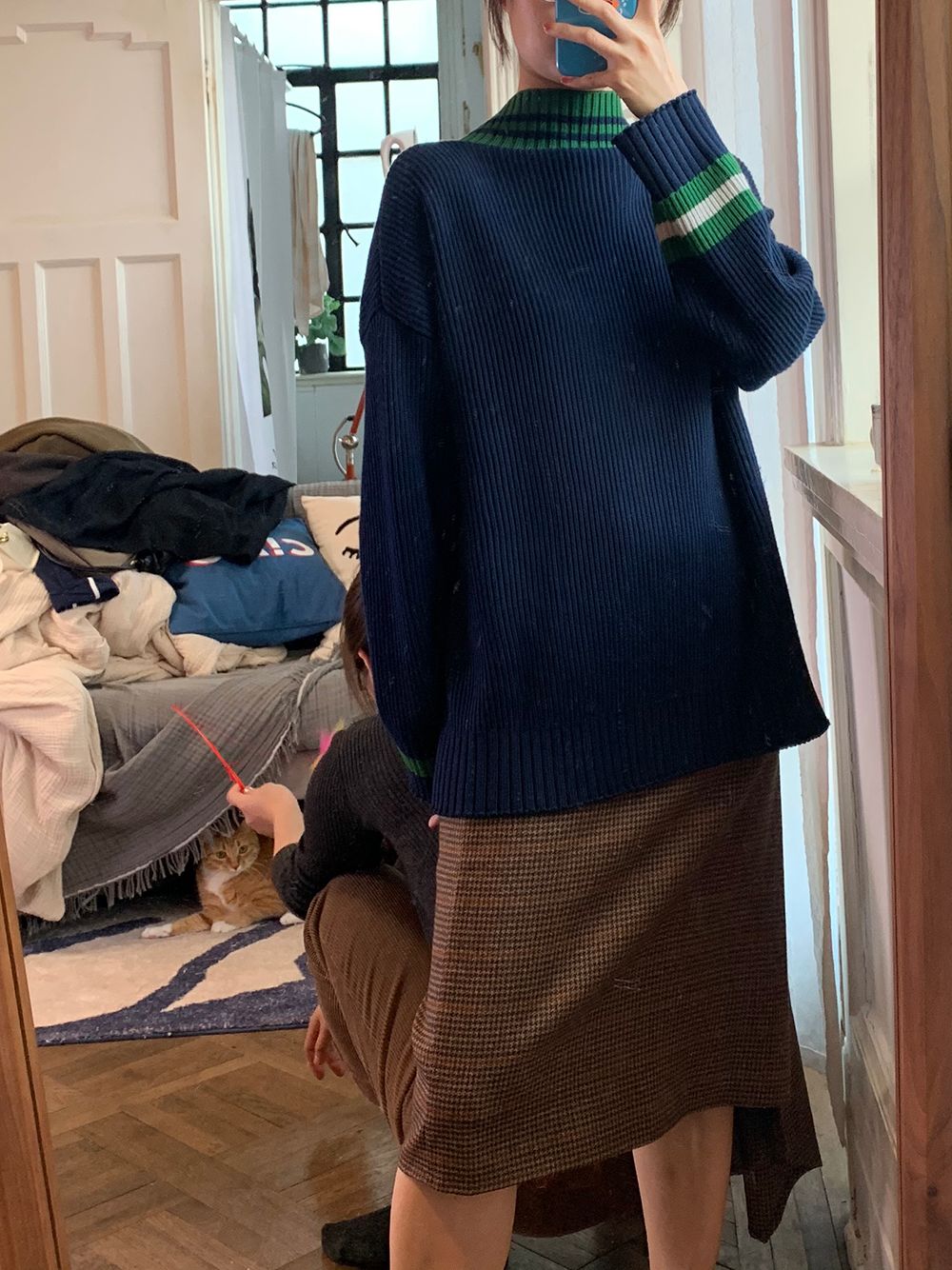 杏色大衣内搭什么颜色毛衣好看,深蓝色大衣内搭什么颜色的毛衣