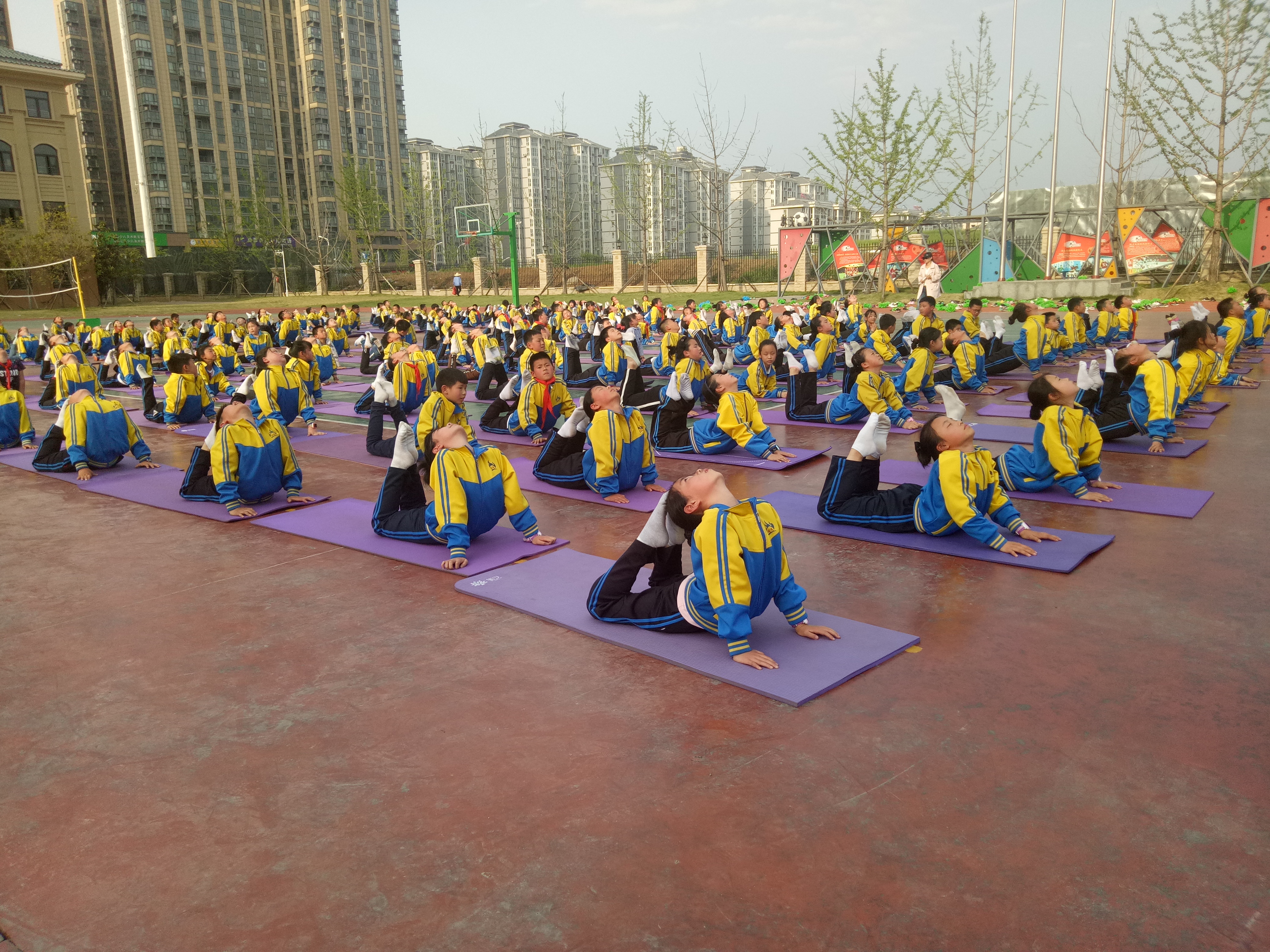 学校运动会解说词,学校体育运动会开幕式总结