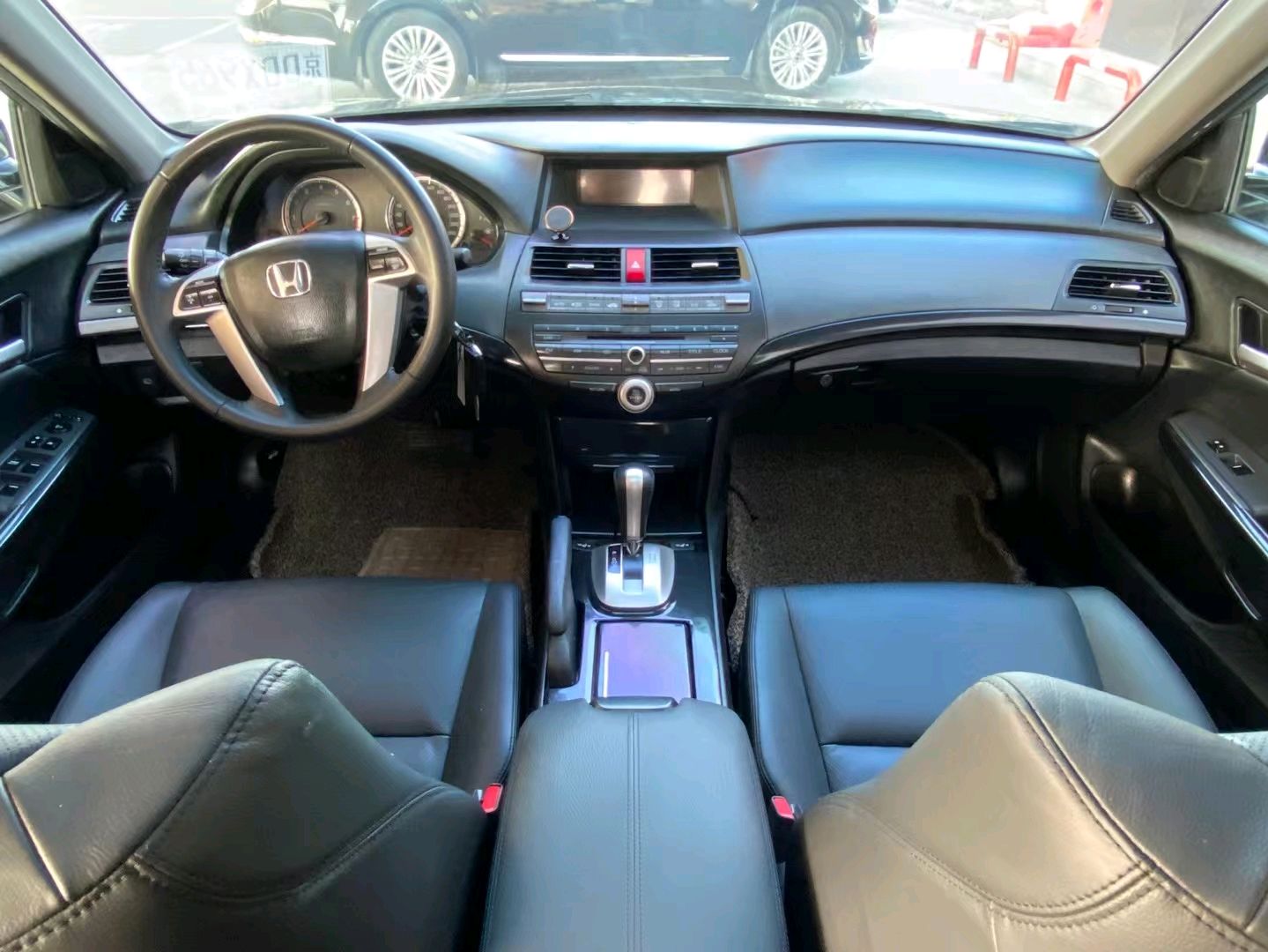 小伙花1万块钱买了一辆二手车,小伙花9万买了台国产车