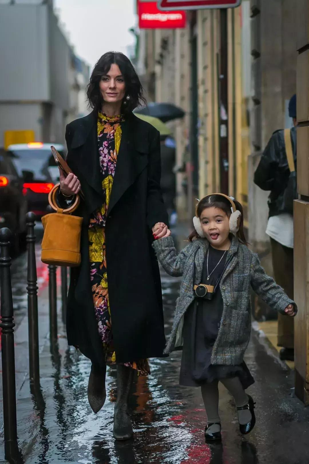 经典大衣的多种时髦穿法,裙摆大衣怎么穿好看