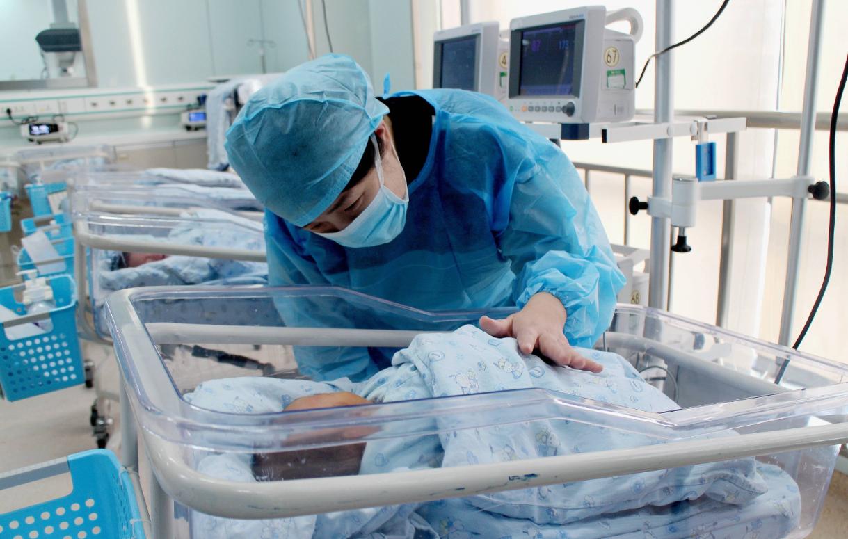 顺产是撕裂好还是侧切好,顺产有撕裂如何判断是否恢复了