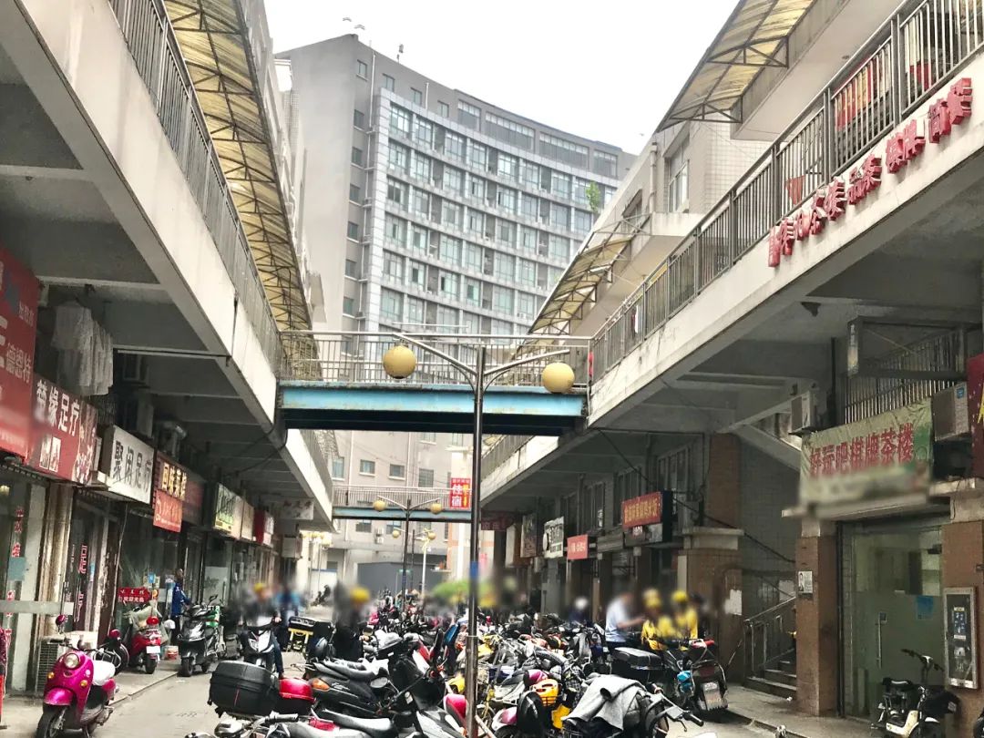 可惜!扬州昔日繁华商场现在竟成外卖基地