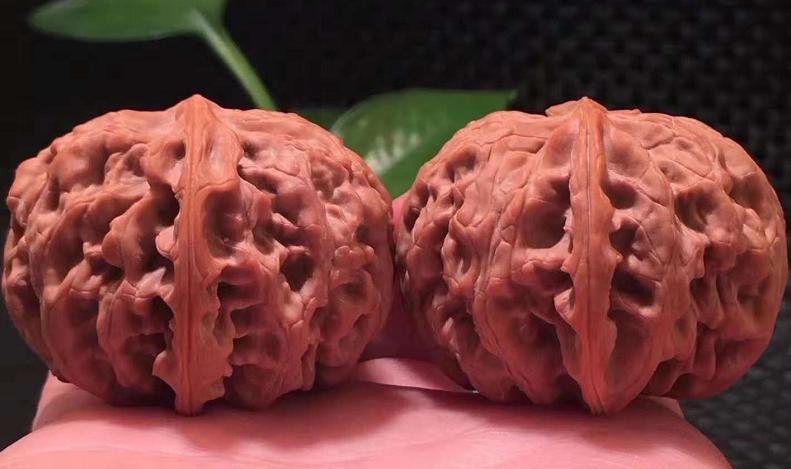 盘文玩核桃坏处,文玩核桃盘玩方法及注意事项