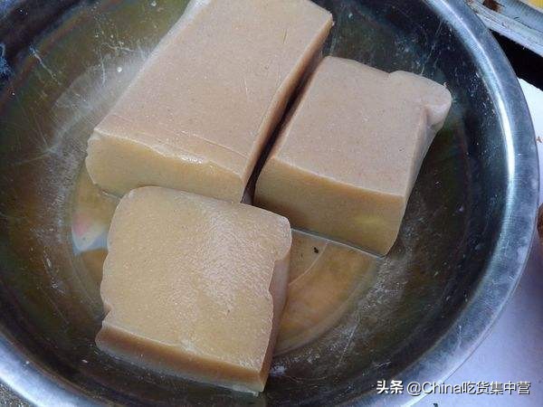 如何制作魔芋豆腐简单又好吃,魔芋豆腐怎么弄又脆又好吃