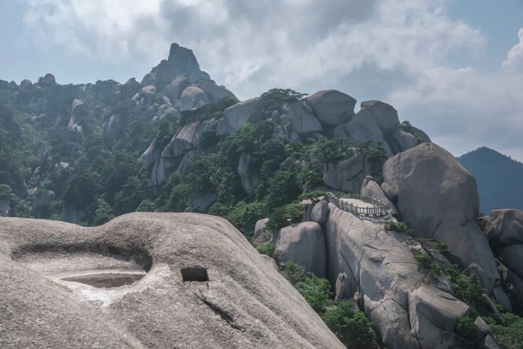 五岳中的南岳位于哪个省,九华山和天柱山哪座更值得游一游