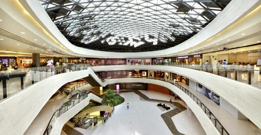 每年每人10万免税购物额度！杭州小伙去海南玩，机场免税店提货点十多个窗口排长长长队