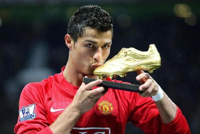 c罗与其他足球运动员自律对比,c罗极度自律人生就跟开挂一样