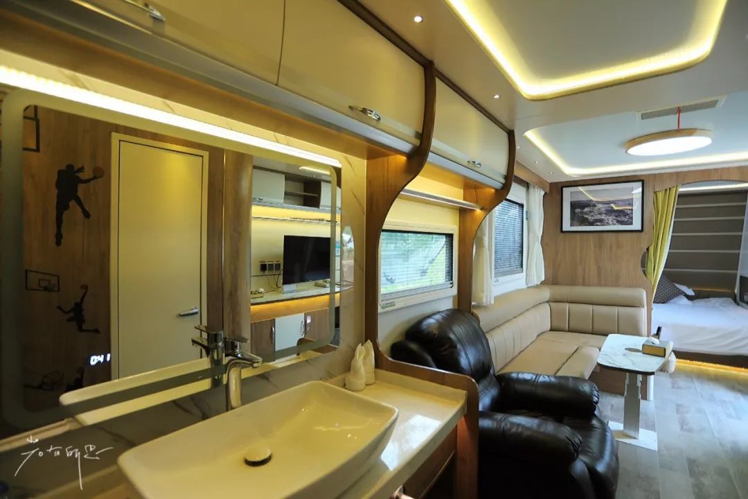 房车露营旅行推荐,自驾出游露营野炊房车营地