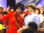 直播“陷害”MJ、吻性侵大佬,巨富电视女王采访梅根有诈?