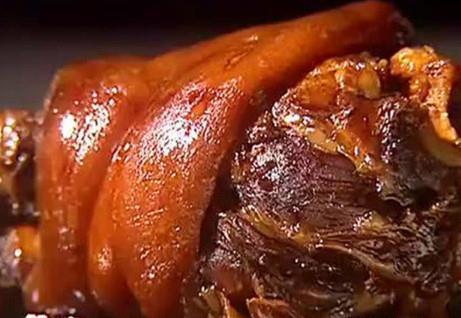 如何做秘制酱肘子入味不散的秘诀,酱肘子的家常做法肉质软烂有秘诀