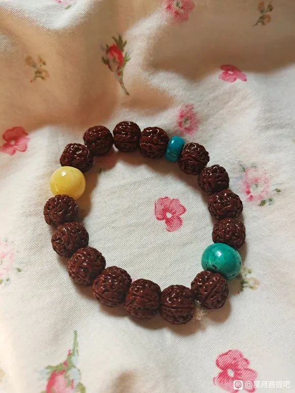 高格调手腕配饰,秋季时尚小配饰