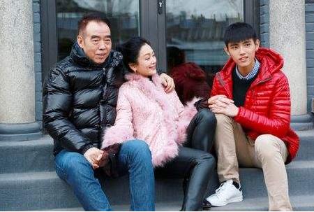 撤侨令出，陈凯歌骑虎难下，成龙为认祖归宗的房祖名挽口碑