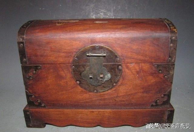 奶奶梳妆台嫁妆,奶奶的嫁妆柜子老物件