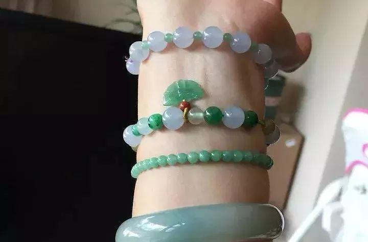 玉镯款式太单调？6种“叠搭法”不怕你撞衫就怕你太时髦